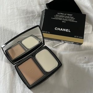 CHANEL Ultrawear All Day Comfort Flawlwss Finish Compact Foundation